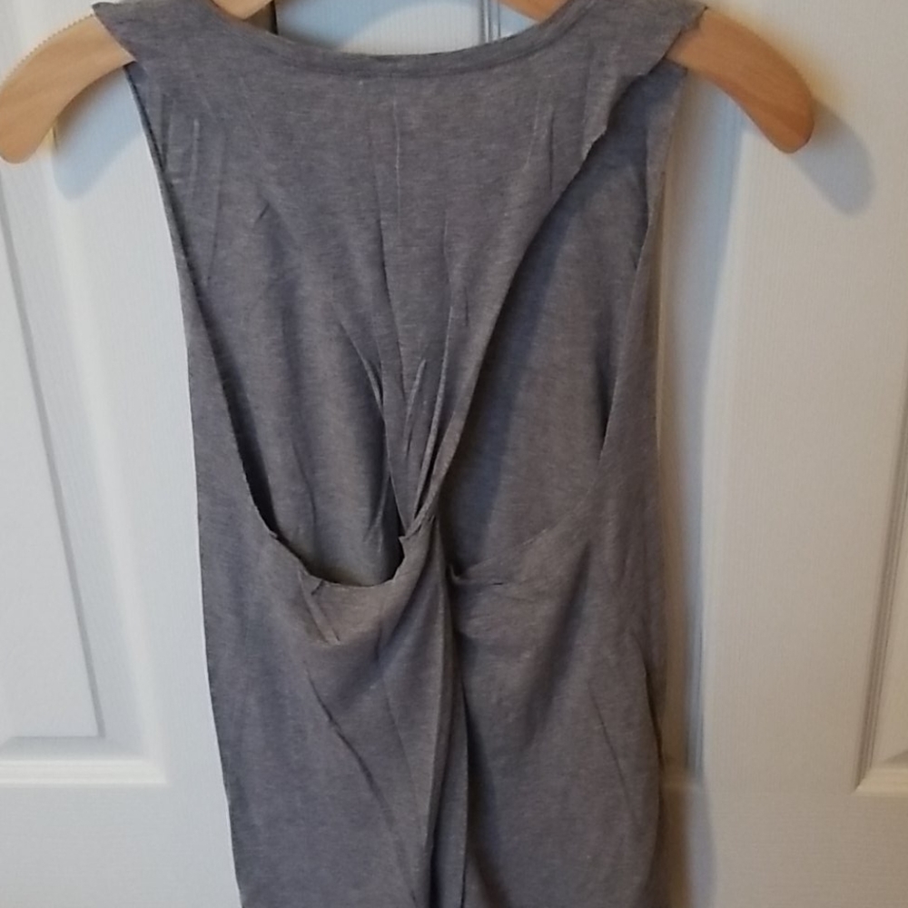 Work out Tank - Picture 2 of 4